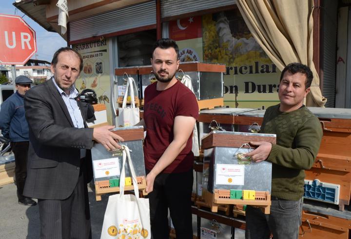 Genç arıcılara destek