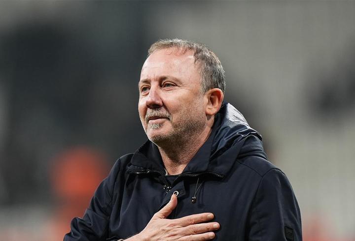 Beşiktaş Teknik Direktörü Sergen Yalçın, Galatasaray derbisi öncesi motivasyon turu attı