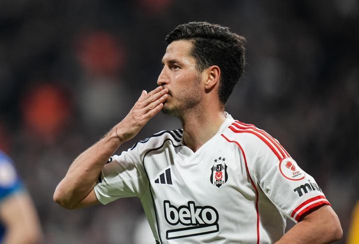 Beşiktaş 2 ayrılık birden açıkladı