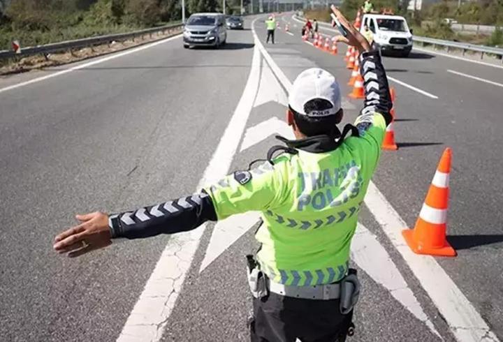 Deprem haberleri ile ilgili araştırmalar 8 Mart Pazar günü yoğunluk kazandı. Bulundukları bölgede sarsıntı hisseden çok sayıda vatandaş "8 Mart Pazar deprem mi oldu? Nerede, kaç şiddetinde? Ege Denizi'nde deprem mi oldu? Manisa'da deprem mi oldu?, Antalya'da deprem mi oldu?" sorularına yanıt arıyor. Peki, bugün deprem mi oldu? Deprem nerede oldu, kaç şiddetinde? İşte, 8 Mart Pazar günü Kandilli Rasathanesi ve AFAD tarafından yayımlanan son depremler listesi... 1