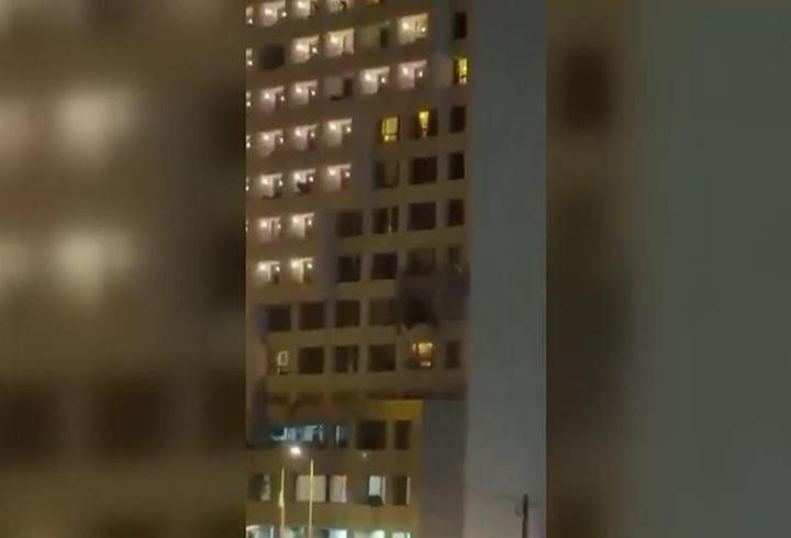 İsrail'in Tahran'da vurduğu depolardan birinde, yoğun petrol sızıntısı yaşanıyor.1