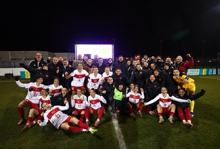 Trendyol Süper Lig'in 25. haftasında bugün oynanacak Fenerbahçe-Samsunspor maçının Video Yardımcı Hakemi (VAR) Abdullah Buğra Taşkınsoy oldu.5