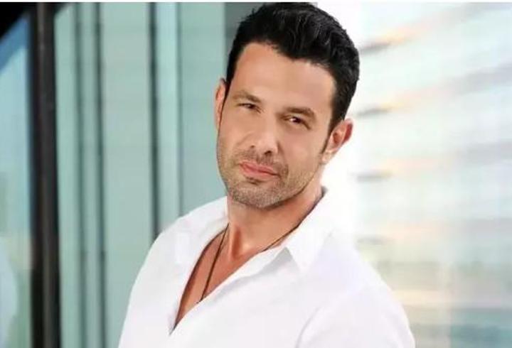 Keremcem’den Eğlenceli Paylaşım! Kedisiyle Mutfağa Girdi: “Ev Adamı”