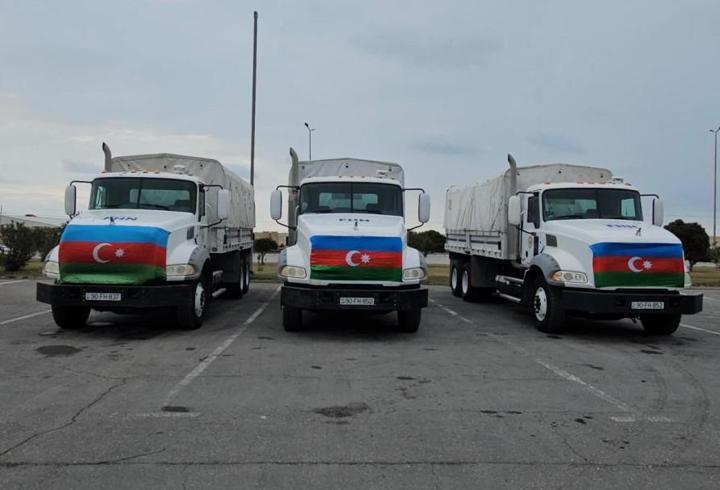 Azerbaycan İran'a insani yardım gönderdi