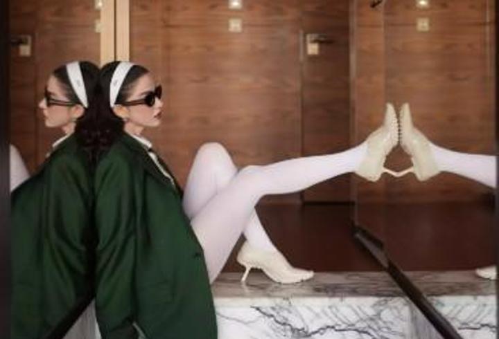 Paris’te Türk yıldızlar geçidi: Özge Gürel şıklığıyla büyüledi!