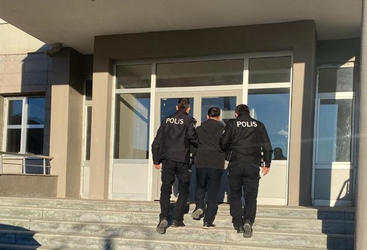 Sivas'ta göçmen kaçakçılığı şüphelisi tutuklandı
