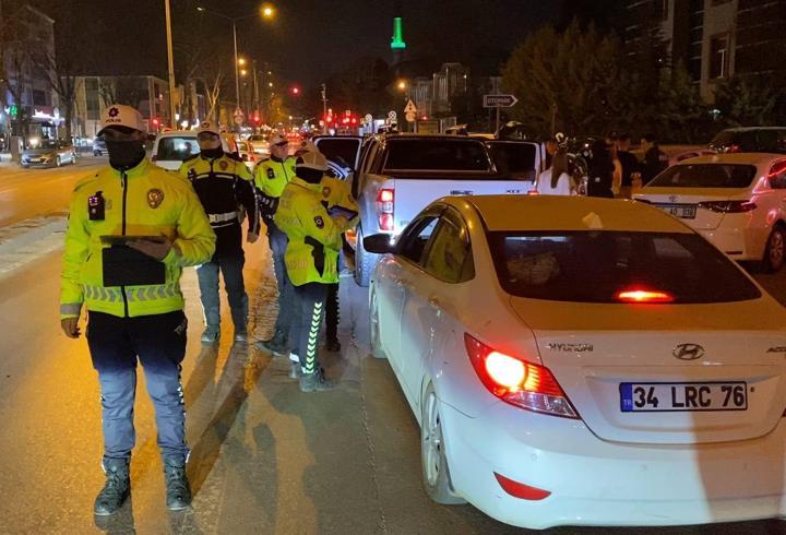 Bursa'da trafik denetlemesinde 25 sürücüye 448 bin TL ceza