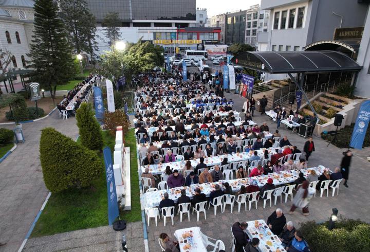 Şener, mesai arkadaşlarıyla iftar sofrasında buluştu