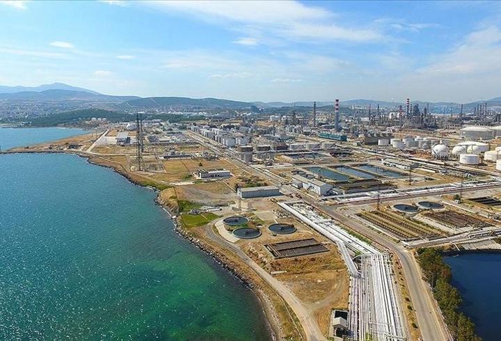 Türkiye’de sanayi, inşaat ve ticaret-hizmet sektörlerinde ücretli çalışan sayısı ocak ayında sınırlı bir artış gösterdi. Toplam çalışan sayısı yıllık bazda yüzde 0,2 yükselerek 15 milyon 444 bin 683 kişiye ulaştı.1