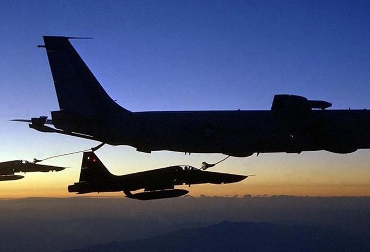 İsrail’in İran'ın başkenti Tahran'ın merkezinde kitle gösterisinin başladığı yeri içine alan 3 bölgenin boşaltılması tehdidinde bulunmasının ardından Çaharrah-ı Veliasr yakınlarında patlamalar gerçekleşti.1