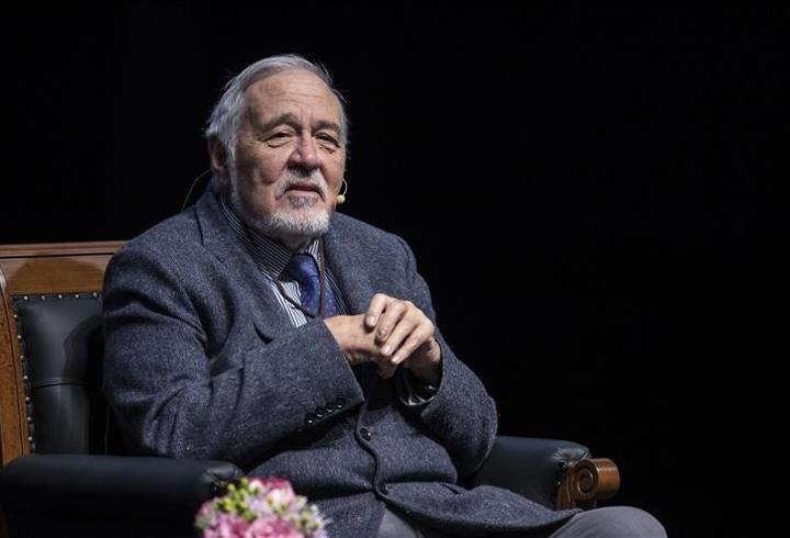 ABD–İsrail ve İran arasındaki gerilim ilk günlerde altın fiyatlarını hızla yukarı çekmişti. Ancak yükselişin ardından piyasada yeniden düşüş başladı. Peki, bu gerileme devam edecek mi? Uzmanların değerlendirmeleri ne yönde? Savaşın harareti artarken altın cephesinde haftanın son iş günündeki son durumu CNN TÜRK muhabiri Emel Telli, uzman konuğuyla birlikte aktardı.7