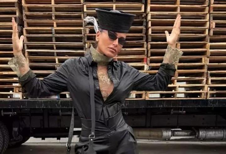 Eda Taşpınar’ın sıra dışı ayakkabısı gündem oldu! Fiyatı da tasarımı kadar konuşuldu