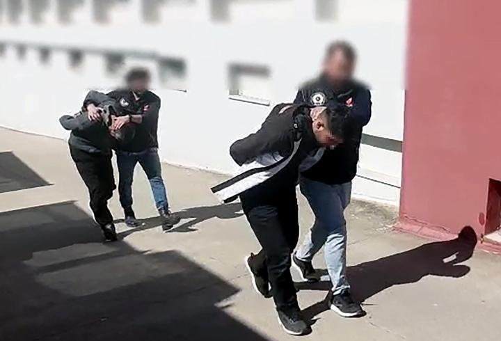 Adana’da ‘torbacı’ operasyonunda 2 tutuklama