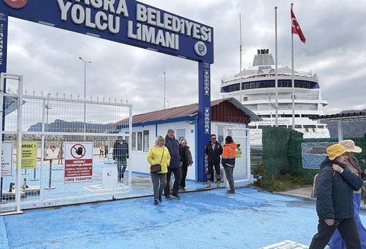 Amasra'ya kruvaziyerle 2026 yılının ilk turistleri geldi