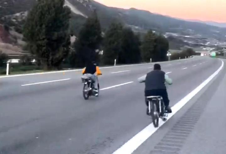Otoyolda motosikletle yarış yapan sürücülere ve görüntülerini paylaşanlara ceza