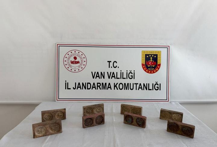 Van'da 3,5 milyon TL değerinde tarihi eserler ele geçirildi