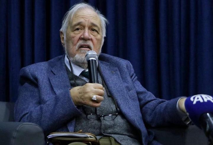 İlaç fiyatlandırmasında kullanılan euro kuru güncellendi; 13 Mart’tan itibaren 26,87 TL, 1 Nisan’dan itibaren 29,11 TL olacak. Düzenleme vatandaşın cebine zam olarak yansımayacak. Yeni uygulama, yenilikçi ilaçların Türkiye’ye gelmesini teşvik ederken, yerli üretimi güçlendirmeyi ve ilaç tedarikinin kesintisiz sağlanmasını hedefliyor. Ayrıca “ilk eşdeğer” ürünler için üç yıllık teşvik ve fiyat koruma uygulamasının 2000 öncesi ürünleri kapsayacak şekilde genişletilmesi öngörülüyor.3