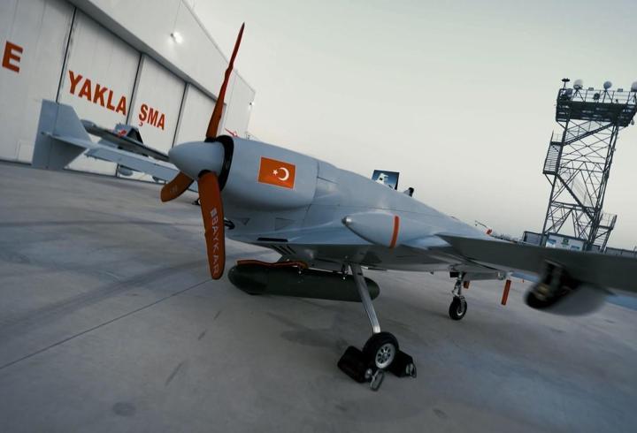 Son dakika haberine göre; İstanbul'un Fatih ilçesinde 2 katlı bir binada yangın çıktı. Alevlerin sardığı binaya ekipler sevk edildi. Yangında 1 kişi hayatını kaybetti.9