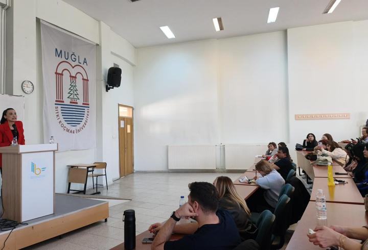 Üniversite öğrencilerine 'bilişim dolandırıcılığına karşı' farkındalık