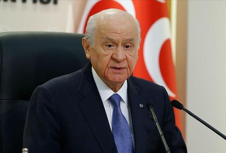 Son dakika haberi... Milliyetçi Hareket Partisi (MHP) Genel Başkanı Devlet Bahçeli, "Türkiye krizin akıntısına kapılan bir ülke olmamalı. Türkiye, krizlerin ortasında istikamet tayin eden bir devlettir." dedi.


1