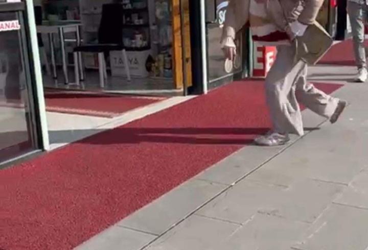 Fark ücretine itiraz eden kadın eczaneye saldırdı; o anlar kamerada