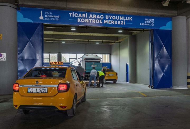 İzmir'de taksi ve minübüslerin ticari uygunluklarını denetleyen merkez