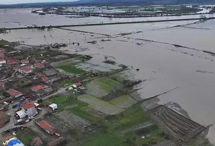 Edirne'de Tunca Nehri kıyısında toprak kayması