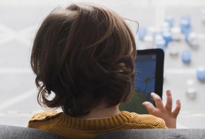 Ebeveynler neden sanal medyada çocuklarının anılarını paylaşıyor?