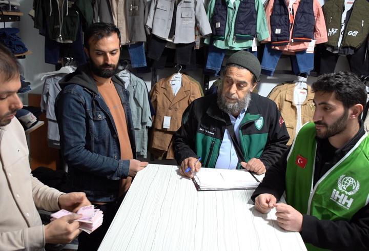 Siirt’te ‘zimem defteri’ geleneği yaşatıldı; 170 ailenin yaklaşık 600 bin liralık borcu ödendi