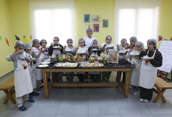 Mersin’de çocuklar geleneksel ve dünya mutfağından yeni tatlar öğreniyor