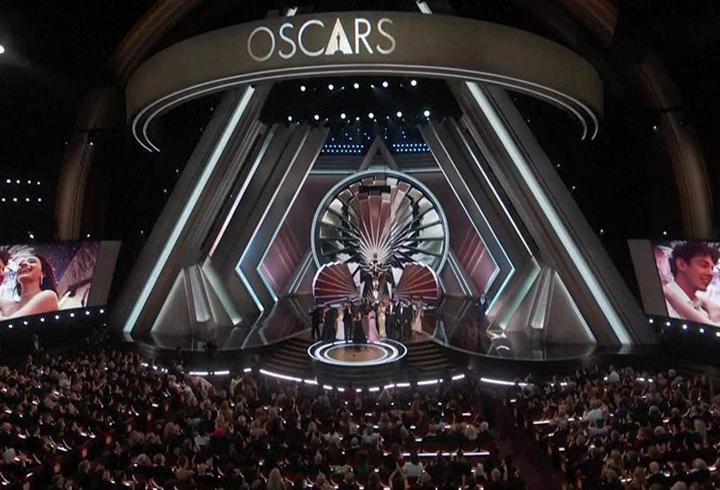 Kırmızı halıda "savaşa hayır" tepkisi