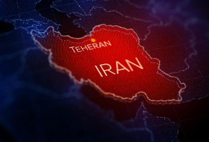 28 Şubat’ta başlayan Ortadoğu’daki bölgesel savaş, Irak Kürt Bölgesel Yönetimi’ni de etkiliyor. Erbil’de güvenlik önlemleri artırılırken, yetkililer sivilleri askeri alanlardan uzak durmaları konusunda uyarıyor. Sınır kapılarının kapanması ve saldırıların devam etmesi nedeniyle ekonomi ciddi şekilde etkilenirken, bölge halkı barış müzakerelerinin başlamasını ve hayatın normale dönmesini istiyor. Savaşın başlangıcından bu yana bölgeye 300’den fazla İHA ve füze saldırısı düzenlendi.5