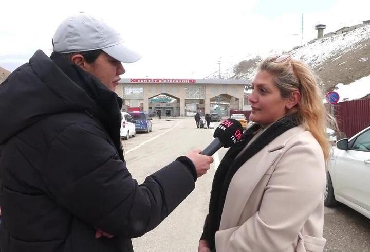 İsrail ordusunun Lübnan’ın güneyinde başlattığı kara saldırıları gerilimi artırdı. Litani Nehri güneyindeki hattın, İsrail tarafından Kuzey İsrail’in güvenliği için “tampın bölge” olarak korunmak istendiği belirtiliyor. Bölge, hem stratejik hem de ekonomik olarak önemli; özellikle gaz sahaları ve deniz yetki alanları tartışmalarına konu oluyor. Hizbullah’ın roket saldırıları ve İsrail’in sızma operasyonları devam ederken, yaklaşık 1 milyon Lübnanlı göç etmek zorunda kaldı. Uzmanlar, bu çatışmala