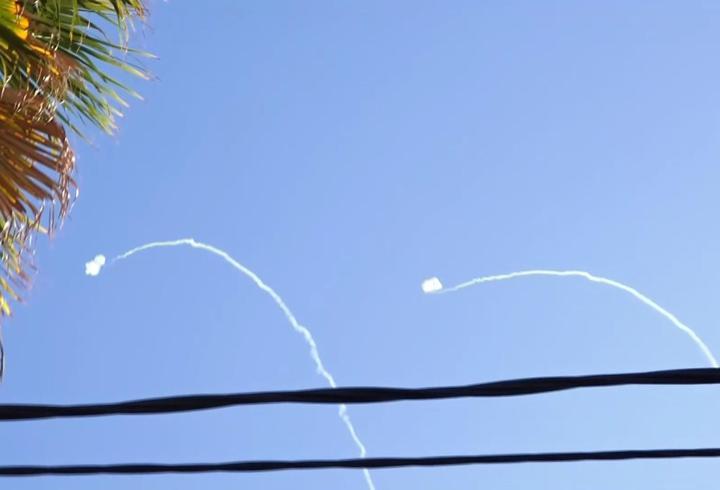 Hizbullah’tan İsrail’e füze yağmuru! CNN TÜRK ekibi o anları görüntüledi: Sirenler çaldı, herkes sığınaklara koştu!