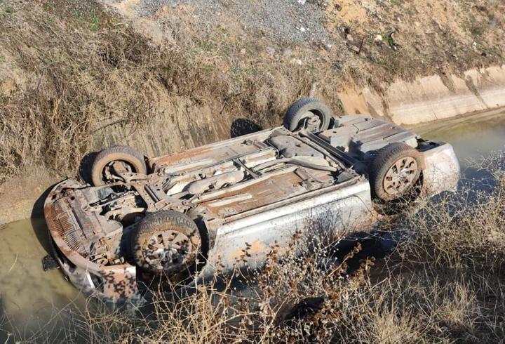 Aksaray'da otomobil sulama kanalına düytü; Baba ve kızı yaralandı