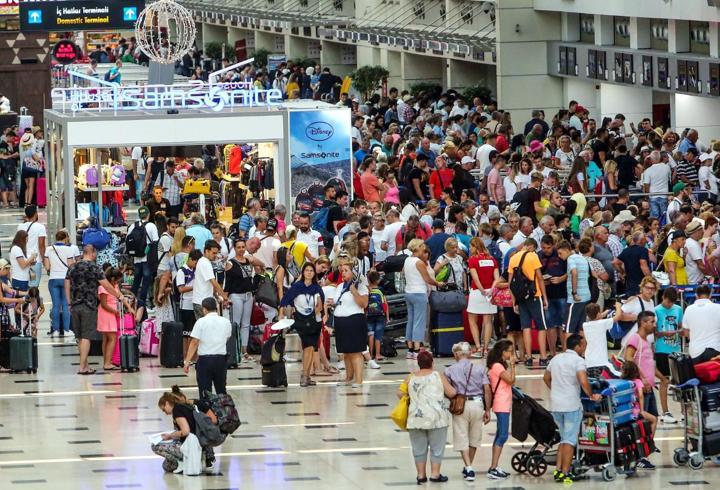 Şubatta, Antalya Havalimanı'nda 874 bin 813 yolcuya hizmet verildi