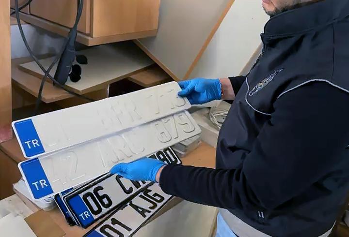 Sahte plaka basıp, satan şüphelilere operasyon; 4 tutuklama