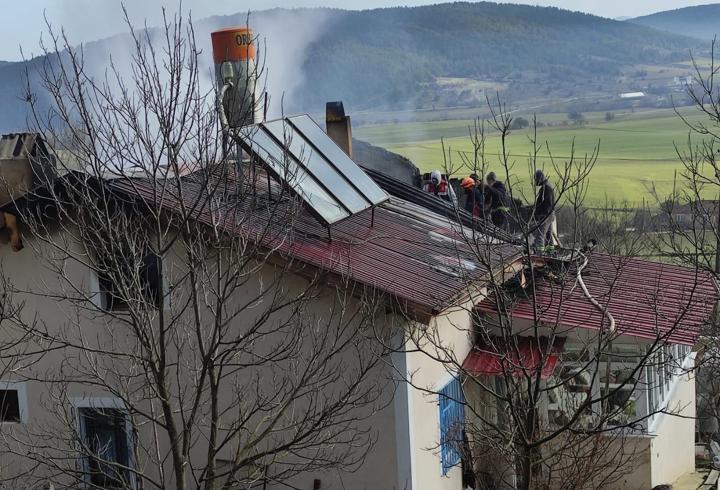 Evde çıkan yangında öldü, eşi yaralandı