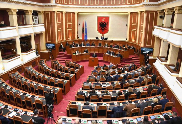 Arnavutluk'tan İran kararı: "Terörü destekleyen devlet" olarak ilan eden karar onaylandı