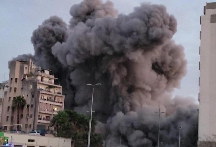 İsrail yine Lübnan'ı hedef aldı: Bina yerle bir oldu!