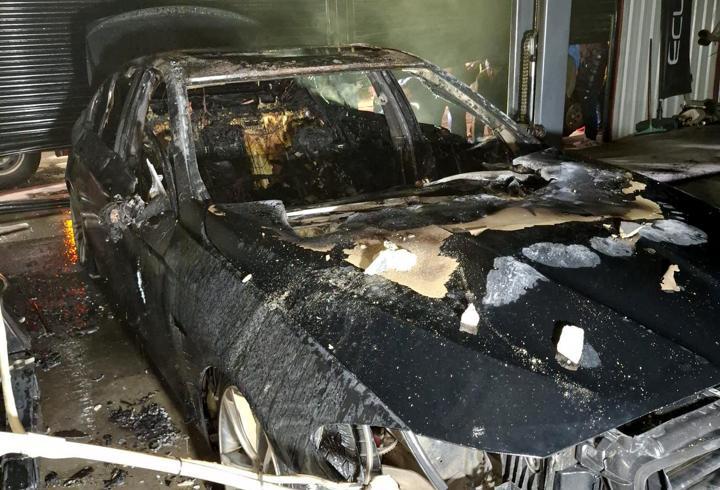 Oto tamirhanesindeki yangın söndürüldü