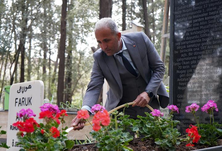 Bayram öncesi mezarlara 'görüntülü ziyaret'