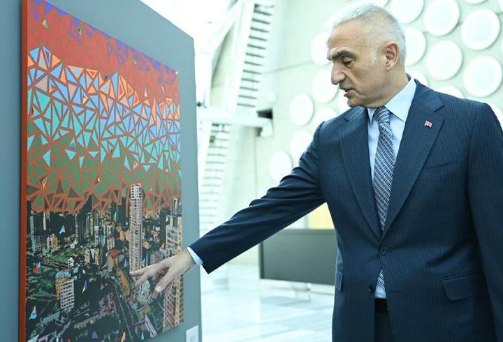 Kültür ve Turizm Bakanı Ersoy "Başkent Ankara" sergisini ziyaret etti