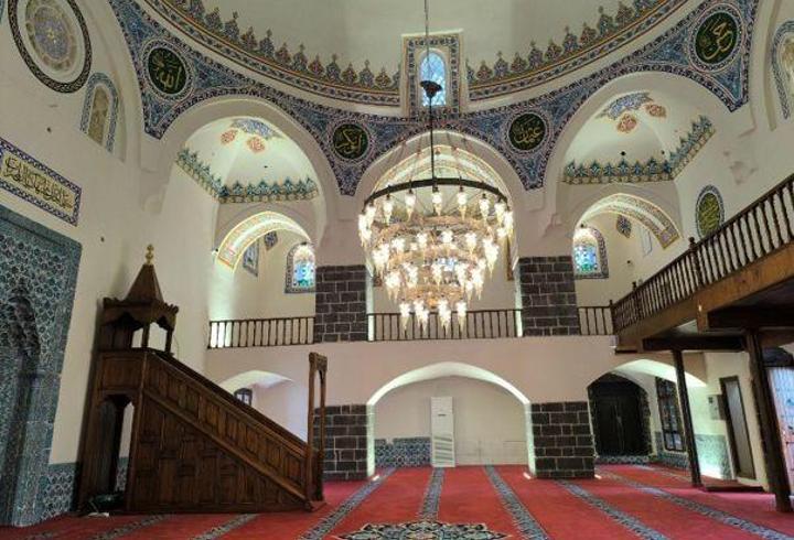 Restore edilen 3 tarihi cami, bayramda ibadete açılacak