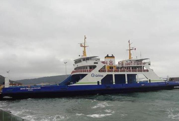 Feribot seferlerine fırtına engeli