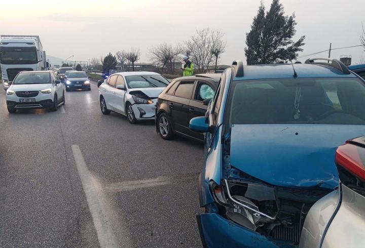 Manisa'da 4 otomobil çarpıştı; 7 yaralı