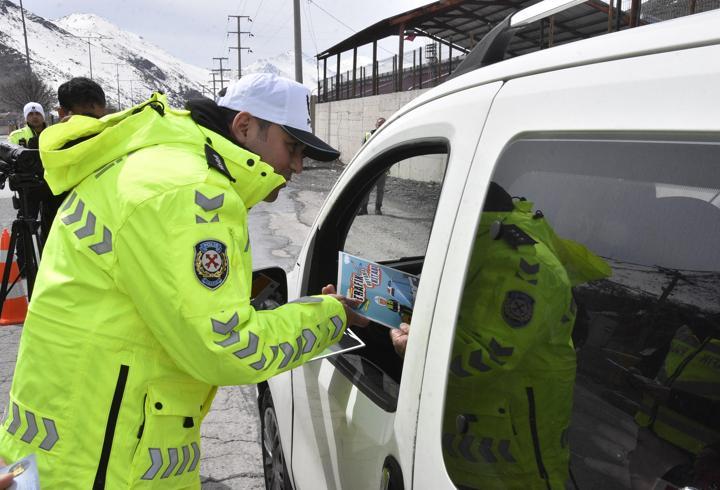 Bitlis’te trafik ekipleri, bayram öncesi denetimlerini artırdı