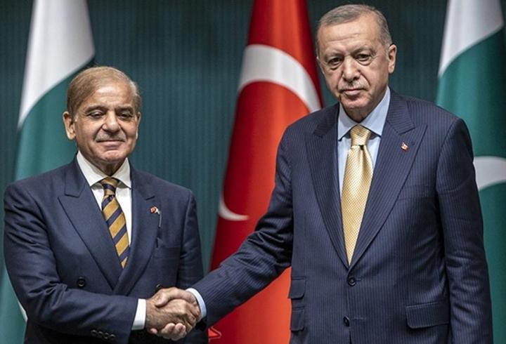 Cumhurbaşkanı Recep Tayyip Erdoğan, Ramazan Bayramı'nda trafiğe çıkacak vatandaşlar için bir mesaj yayımladı.

3