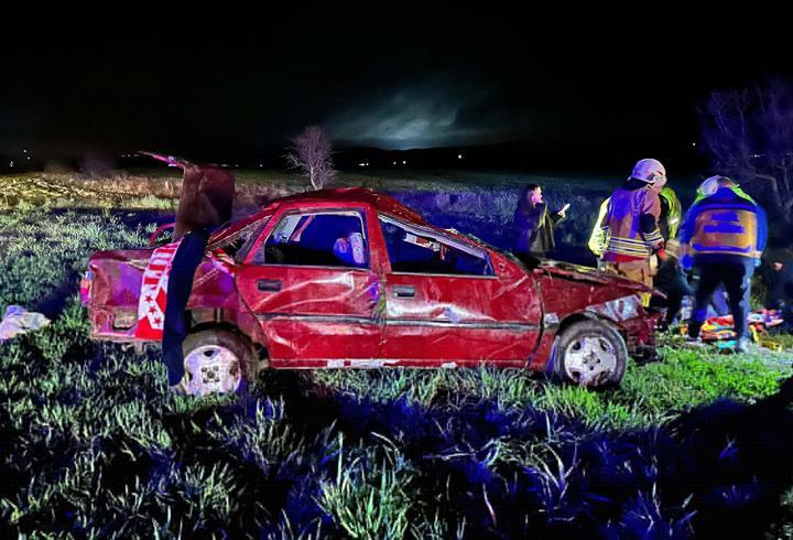 Takla atan otomobildeki 1 kişi öldü, 1'i ağır 3 kişi yaralandı