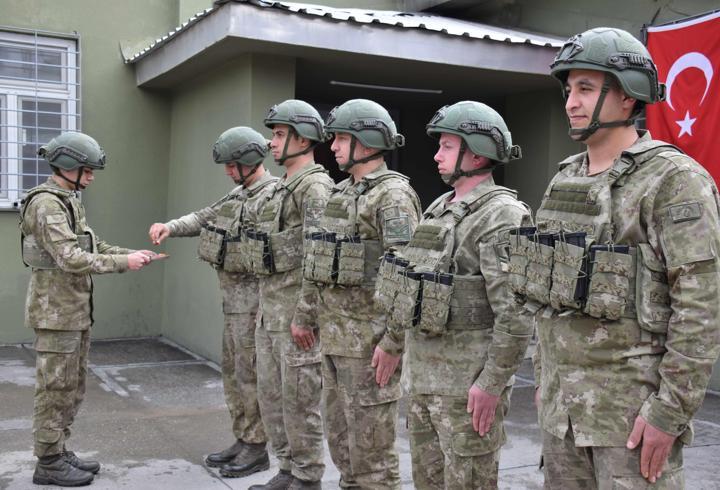 Sınırın sıfır noktasında bayram: Mehmetçik görev başında